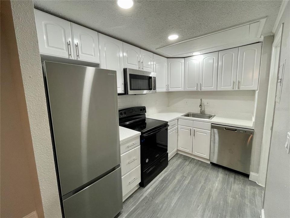 Active With Contract: $1,025 (0 beds, 1 baths, 267 Square Feet)