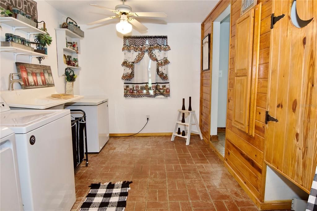 Spacious and Adorable Laundry Room