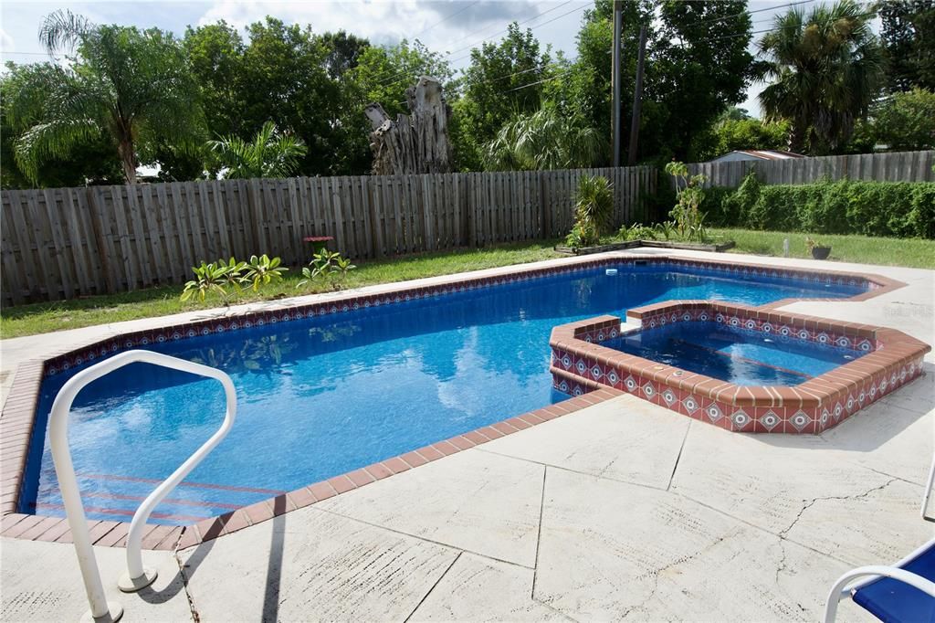 30x15 Sparkling Pool