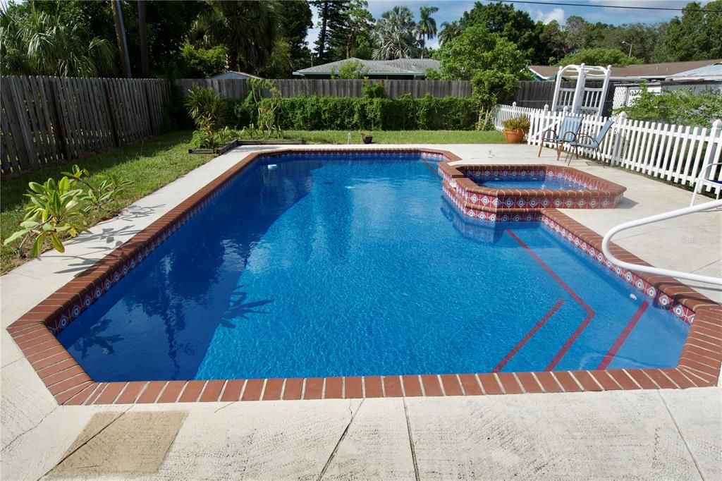 30x15 Sparkling Pool