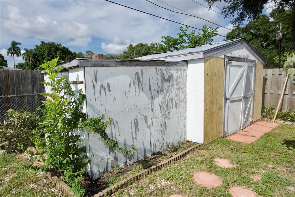 Shed with electricity and a gardening shed