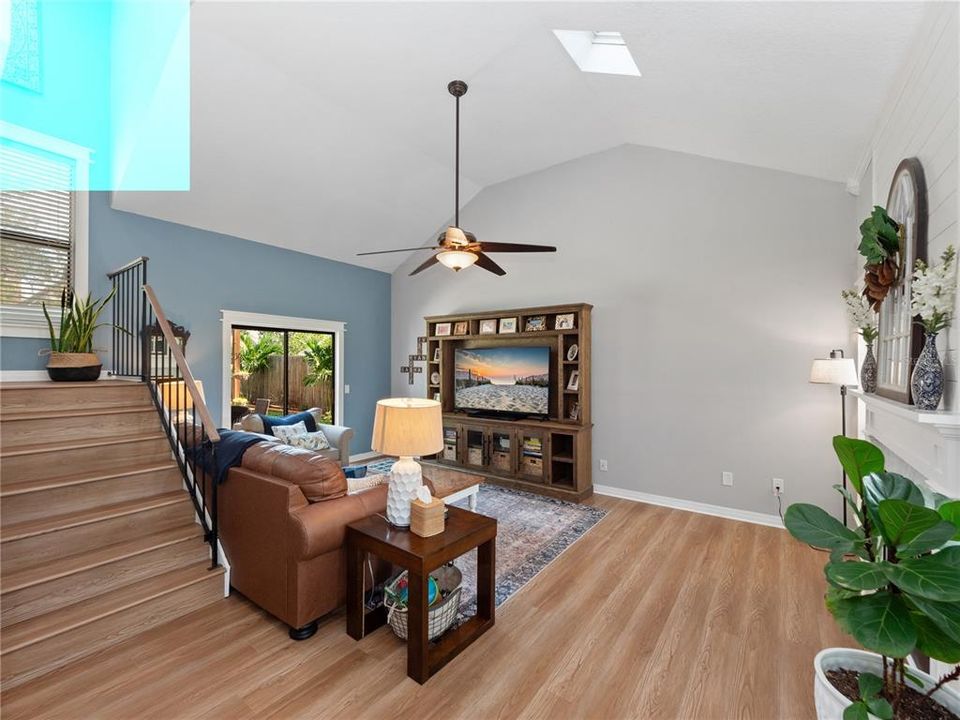 Active With Contract: $475,000 (3 beds, 2 baths, 1820 Square Feet)