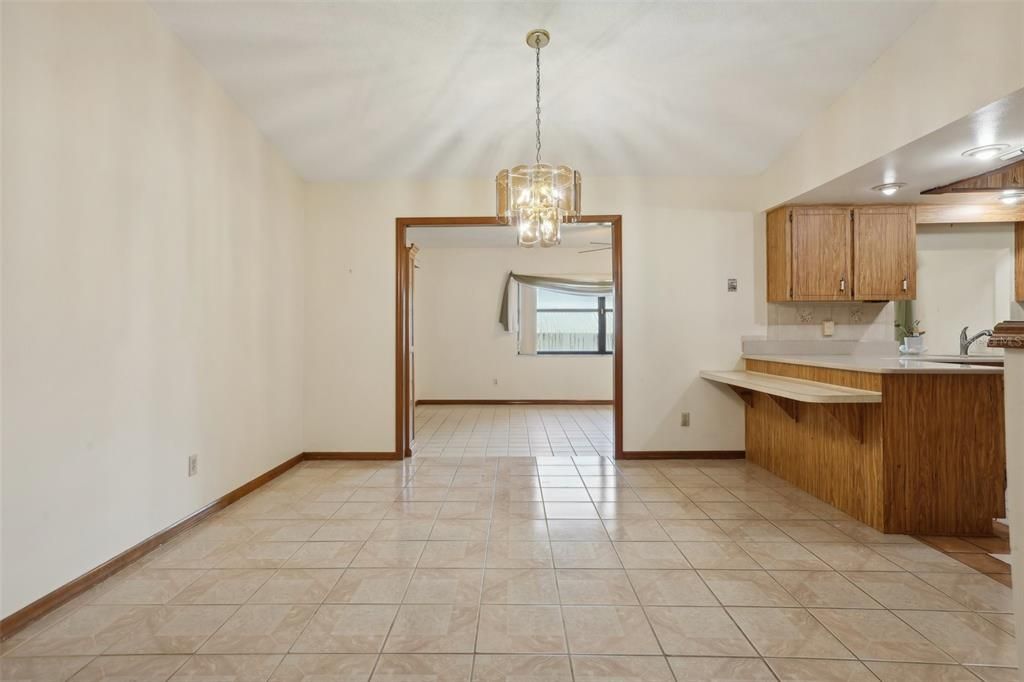 Active With Contract: $249,900 (3 beds, 2 baths, 1646 Square Feet)