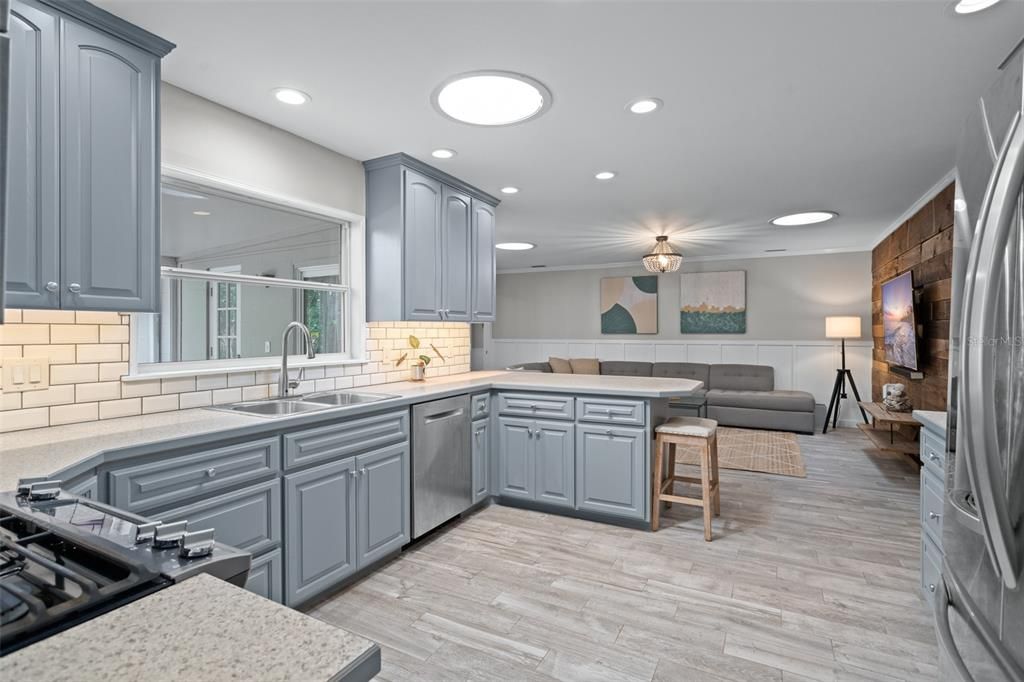 Active With Contract: $529,000 (4 beds, 2 baths, 2072 Square Feet)