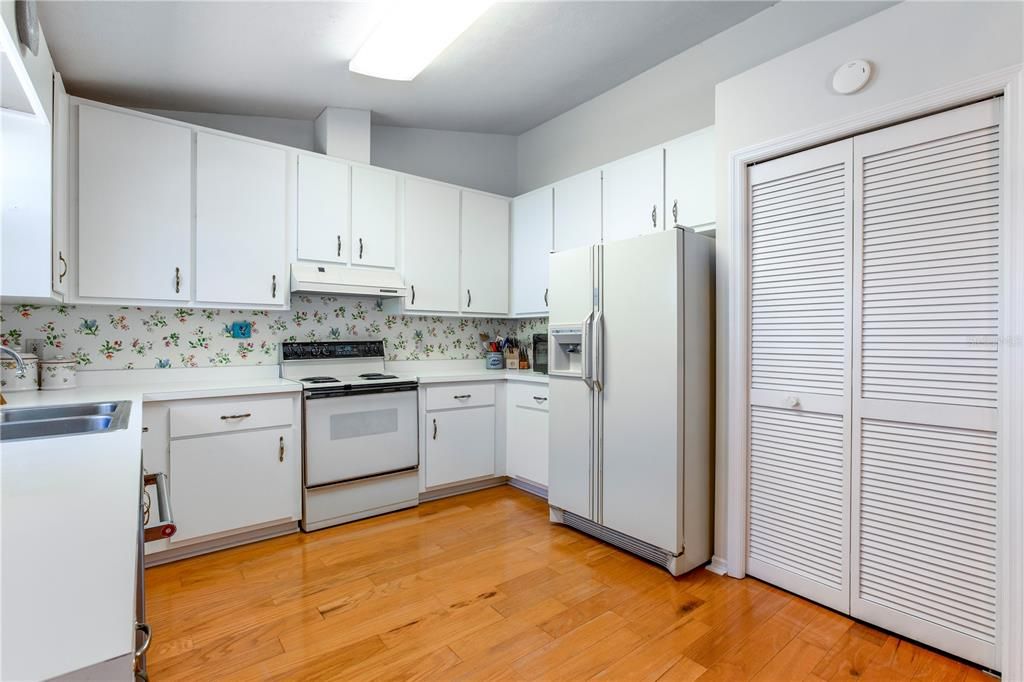 For Sale: $339,000 (4 beds, 2 baths, 1892 Square Feet)