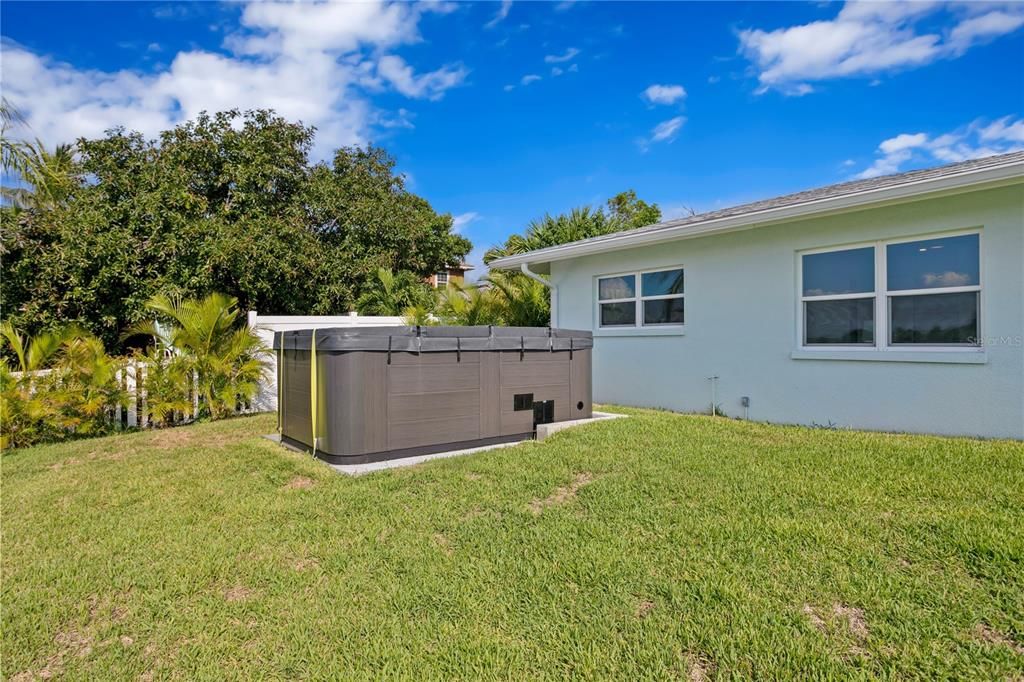 For Sale: $1,650,000 (4 beds, 2 baths, 1703 Square Feet)