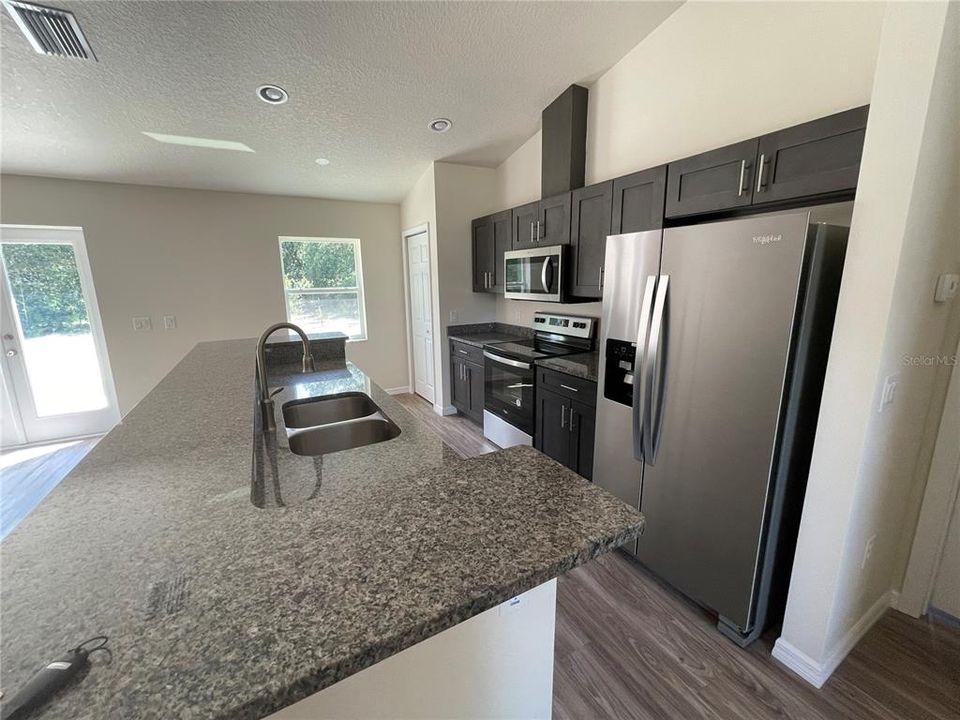 For Rent: $1,800 (3 beds, 2 baths, 1188 Square Feet)