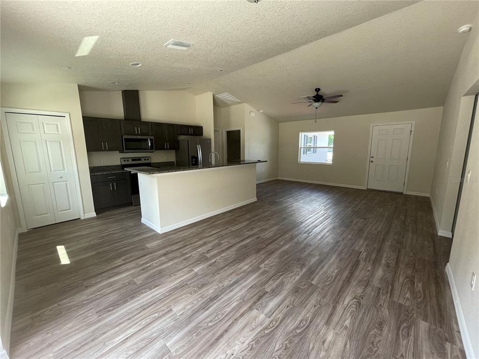 For Rent: $1,800 (3 beds, 2 baths, 1188 Square Feet)