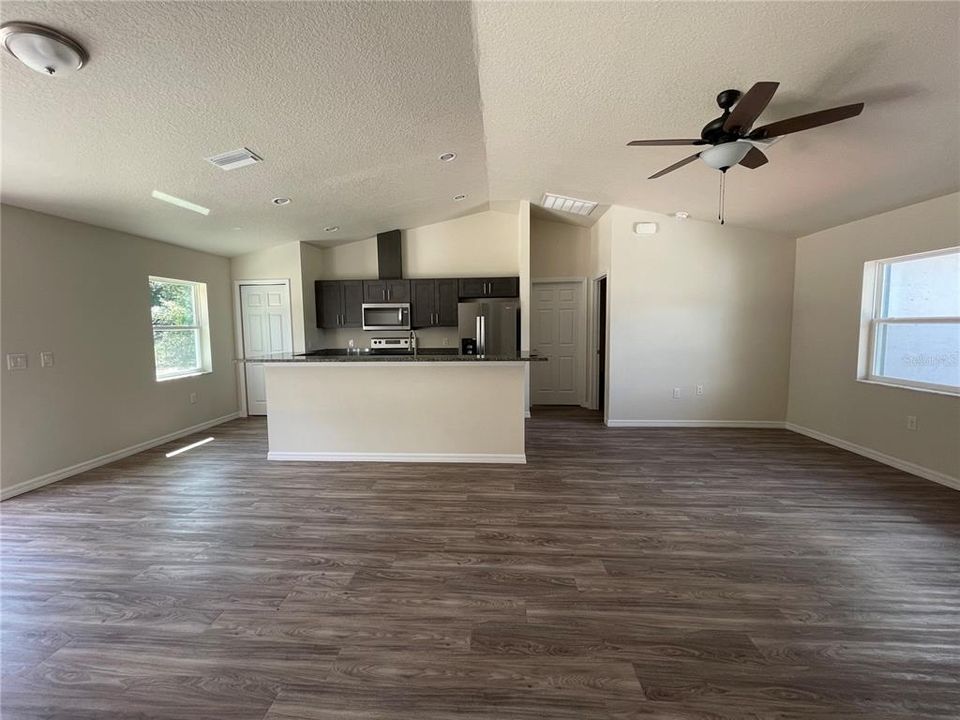 For Rent: $1,800 (3 beds, 2 baths, 1188 Square Feet)