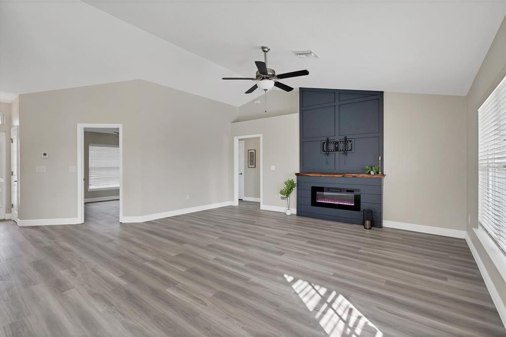 Active With Contract: $439,900 (4 beds, 2 baths, 1762 Square Feet)