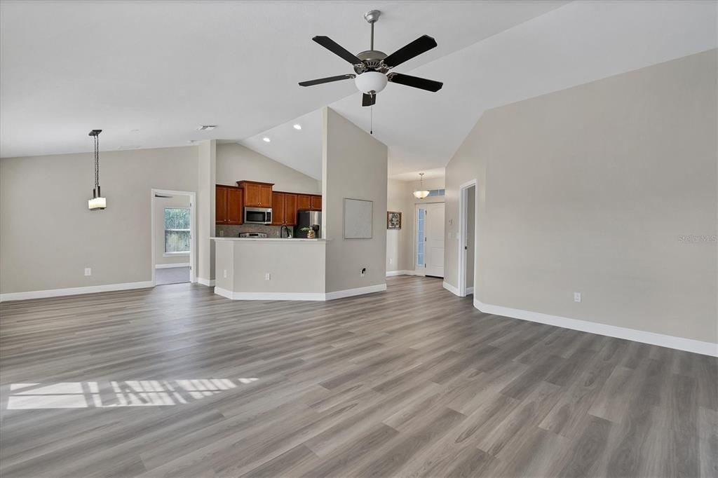 Active With Contract: $439,900 (4 beds, 2 baths, 1762 Square Feet)