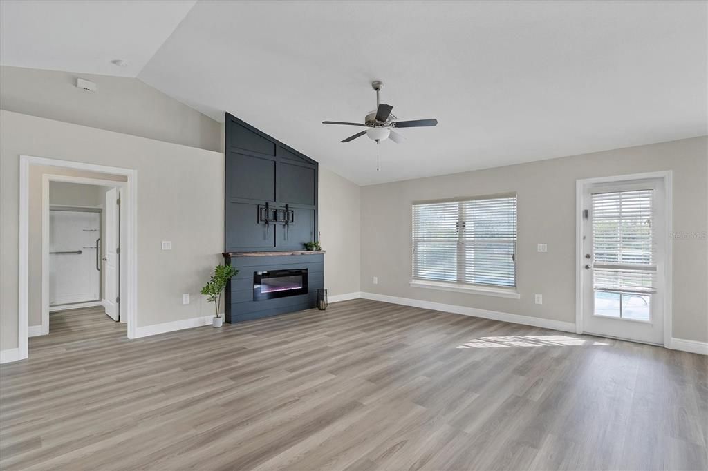 Active With Contract: $439,900 (4 beds, 2 baths, 1762 Square Feet)