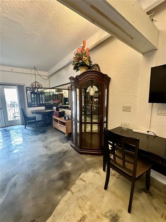 For Rent: $1,250 (1 beds, 1 baths, 625 Square Feet)