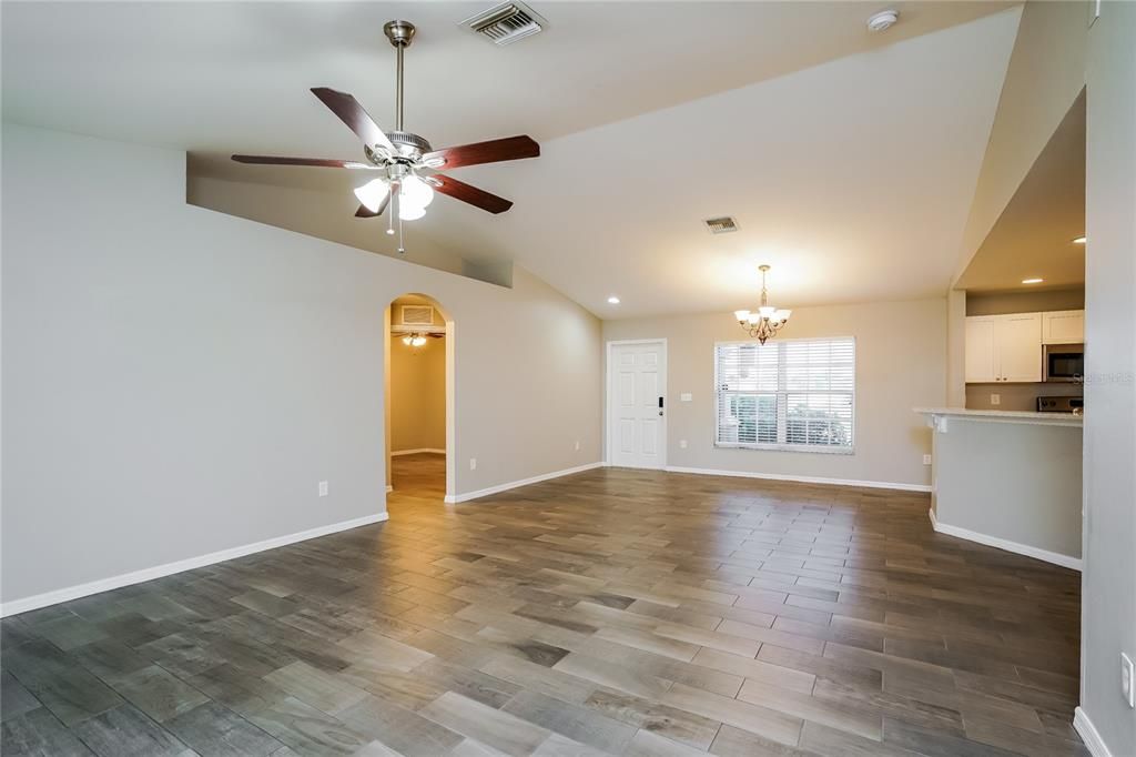 For Rent: $2,220 (3 beds, 2 baths, 1408 Square Feet)