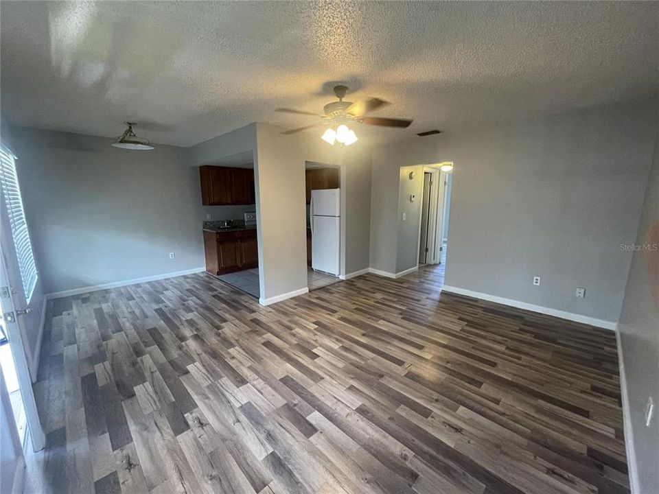 Active With Contract: $1,150 (1 beds, 1 baths, 715 Square Feet)