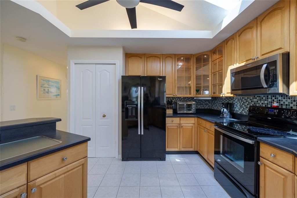 MAPLE CABINETS & PANTRY