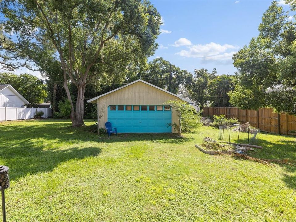 For Sale: $679,000 (4 beds, 2 baths, 1737 Square Feet)