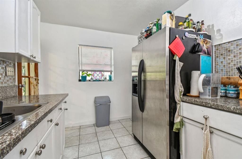 Active With Contract: $239,900 (2 beds, 1 baths, 725 Square Feet)