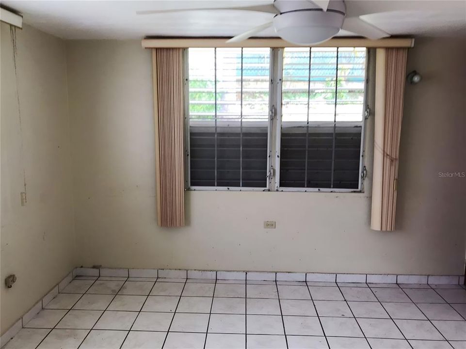 Activo con contrato: $177,000 (5 camas, 2 baños, 1275 Pies cuadrados)