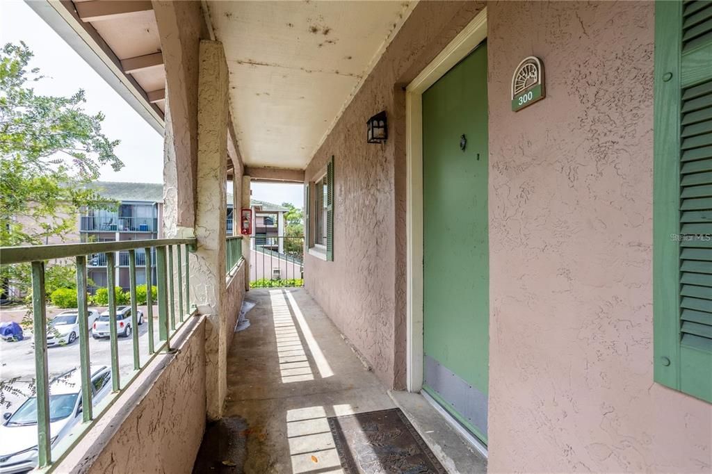 For Sale: $120,000 (2 beds, 2 baths, 992 Square Feet)