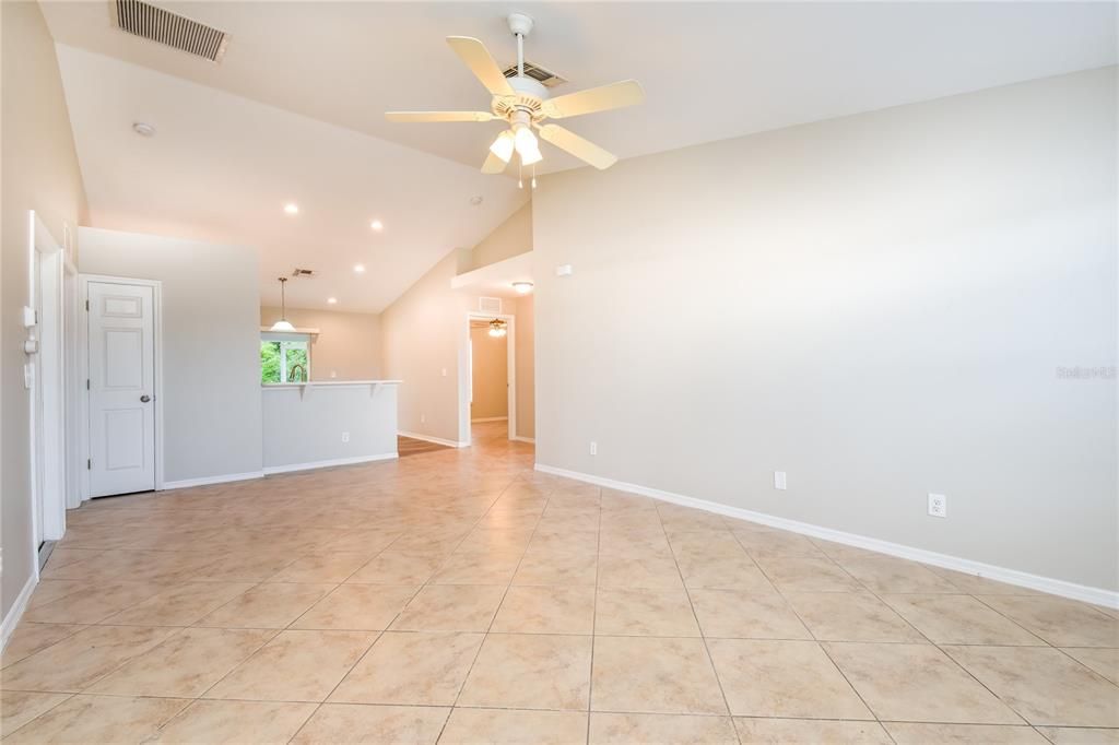 For Rent: $2,190 (3 beds, 2 baths, 1258 Square Feet)