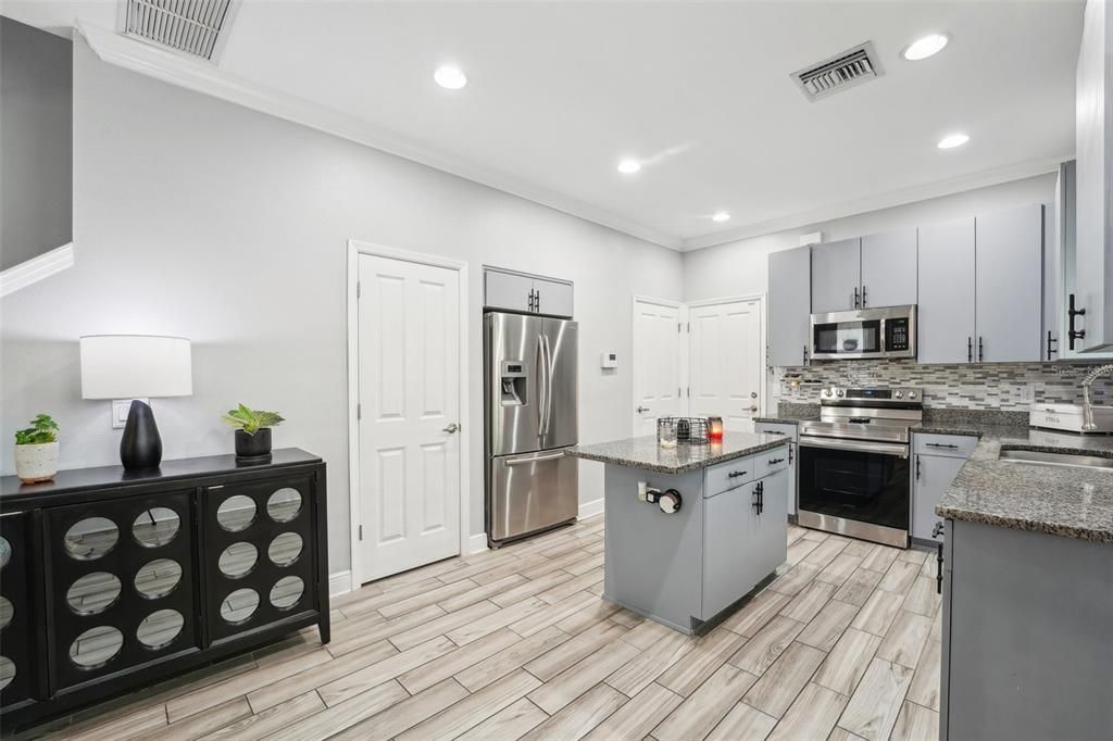 For Sale: $349,000 (3 beds, 2 baths, 1365 Square Feet)