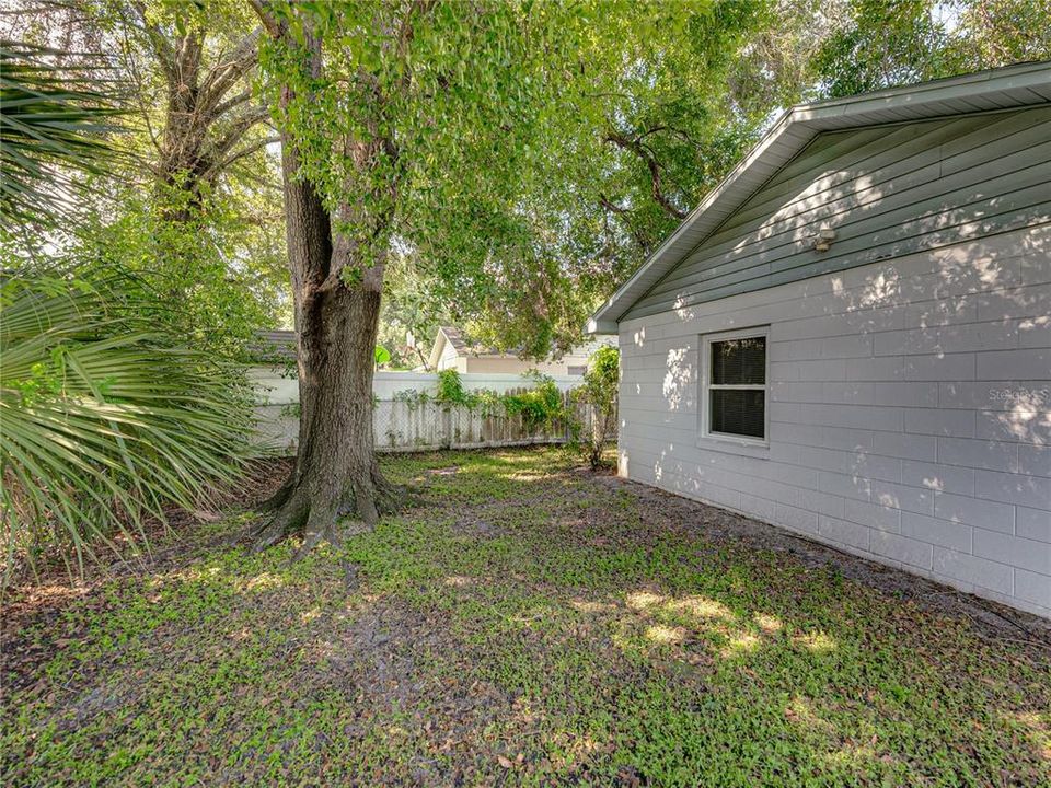 Active With Contract: $239,900 (3 beds, 2 baths, 1203 Square Feet)