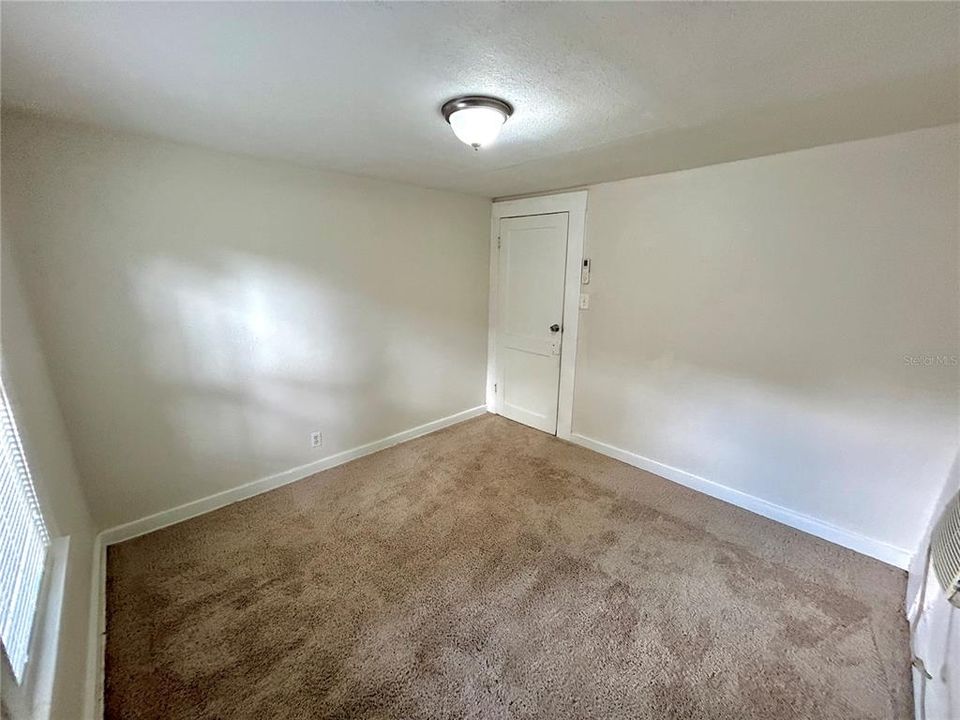 Active With Contract: $1,400 (2 beds, 1 baths, 672 Square Feet)