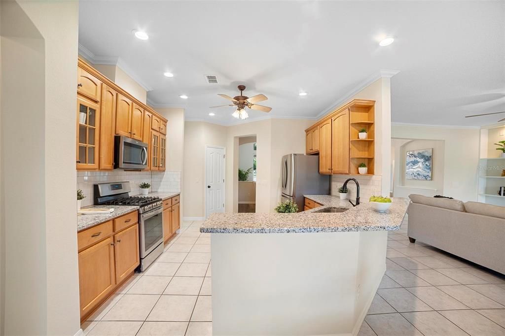 For Sale: $499,900 (4 beds, 2 baths, 2513 Square Feet)