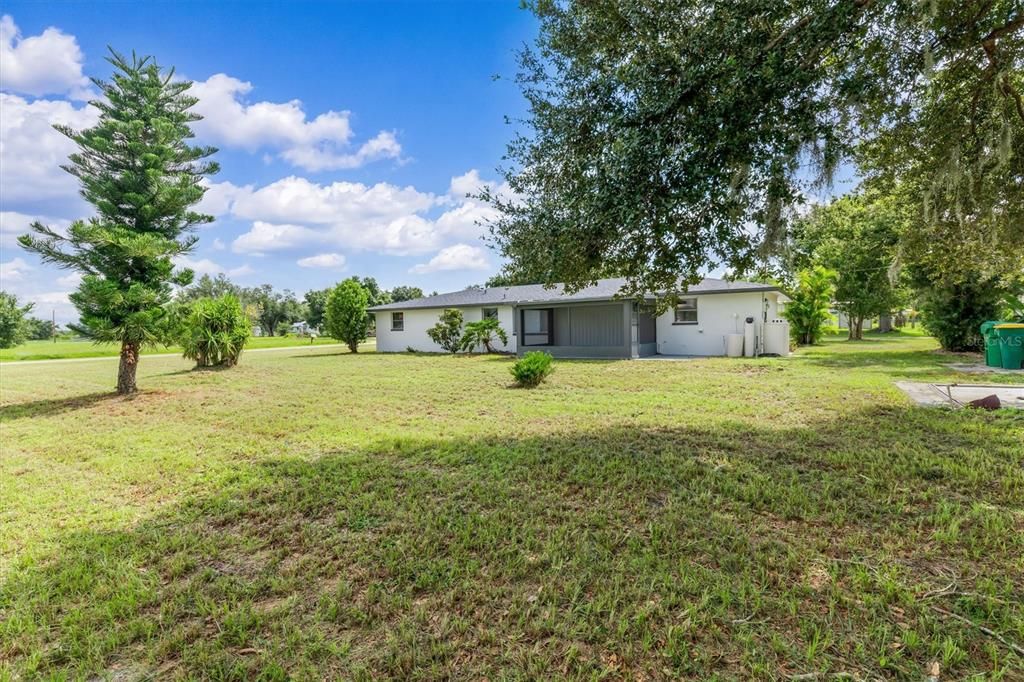 For Sale: $300,000 (3 beds, 2 baths, 1198 Square Feet)