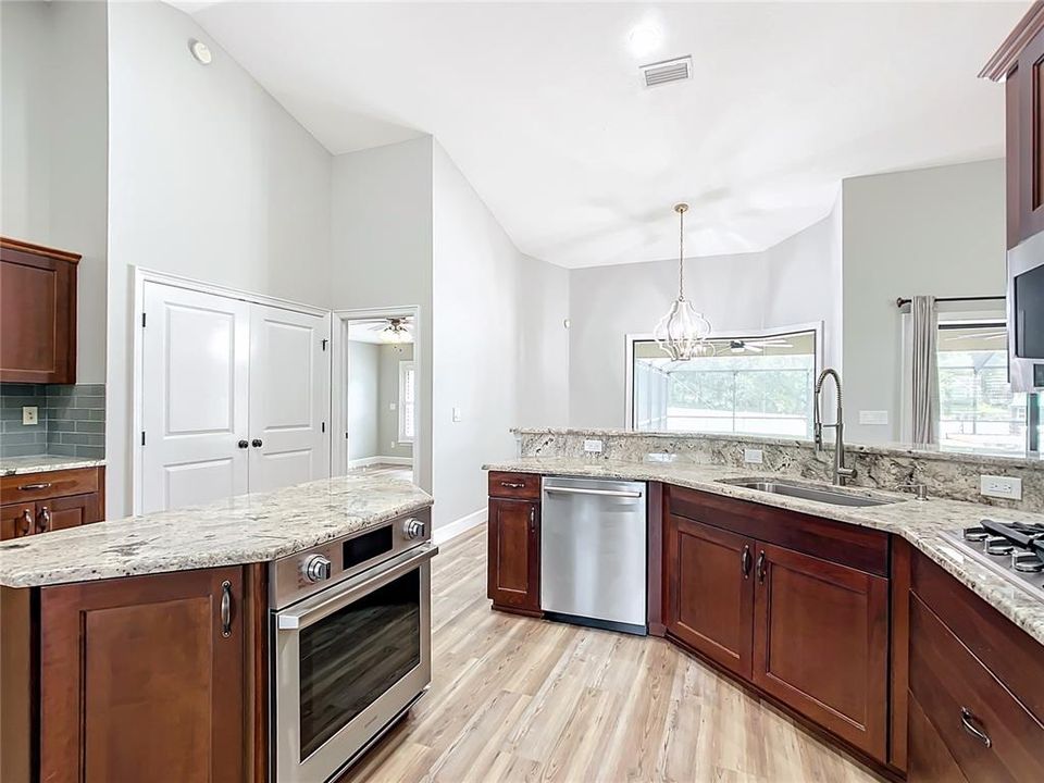 For Sale: $565,000 (4 beds, 2 baths, 2137 Square Feet)