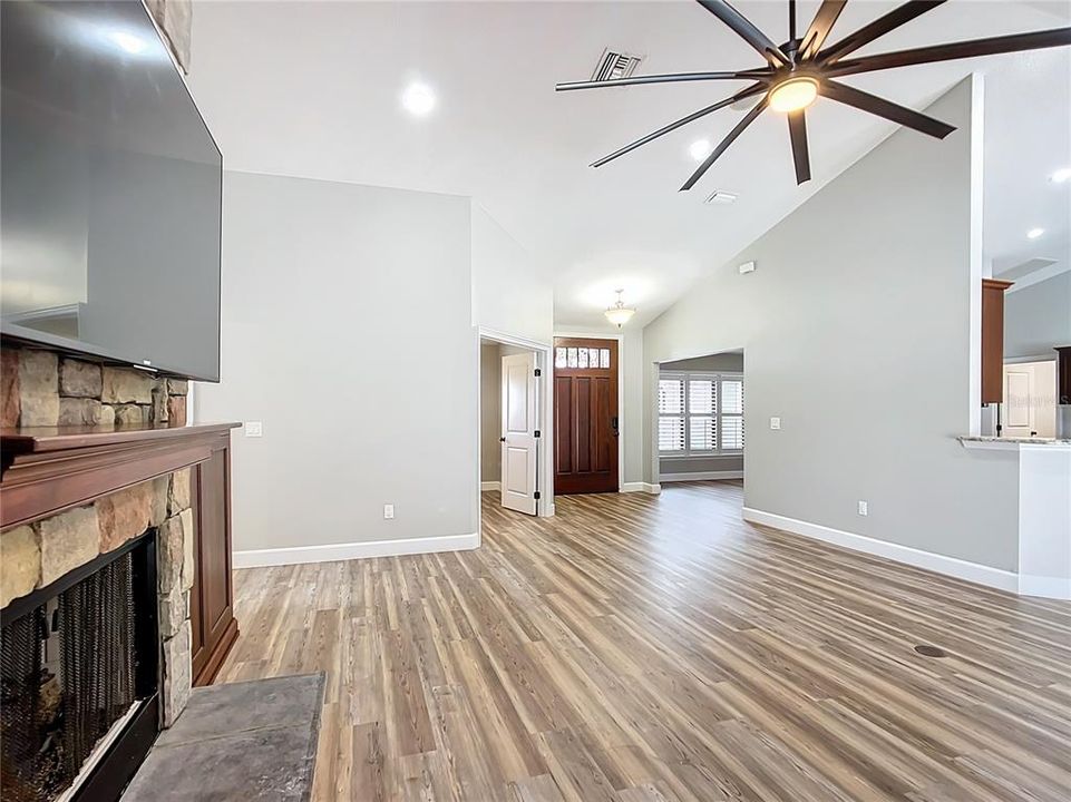 For Sale: $565,000 (4 beds, 2 baths, 2137 Square Feet)