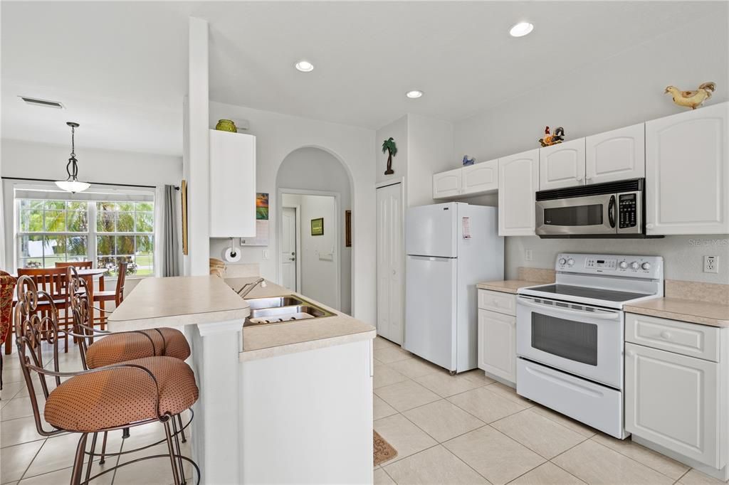 Active With Contract: $385,000 (3 beds, 2 baths, 1527 Square Feet)