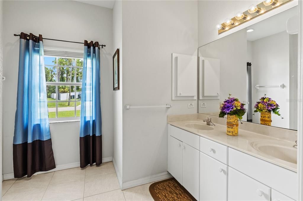 Active With Contract: $385,000 (3 beds, 2 baths, 1527 Square Feet)