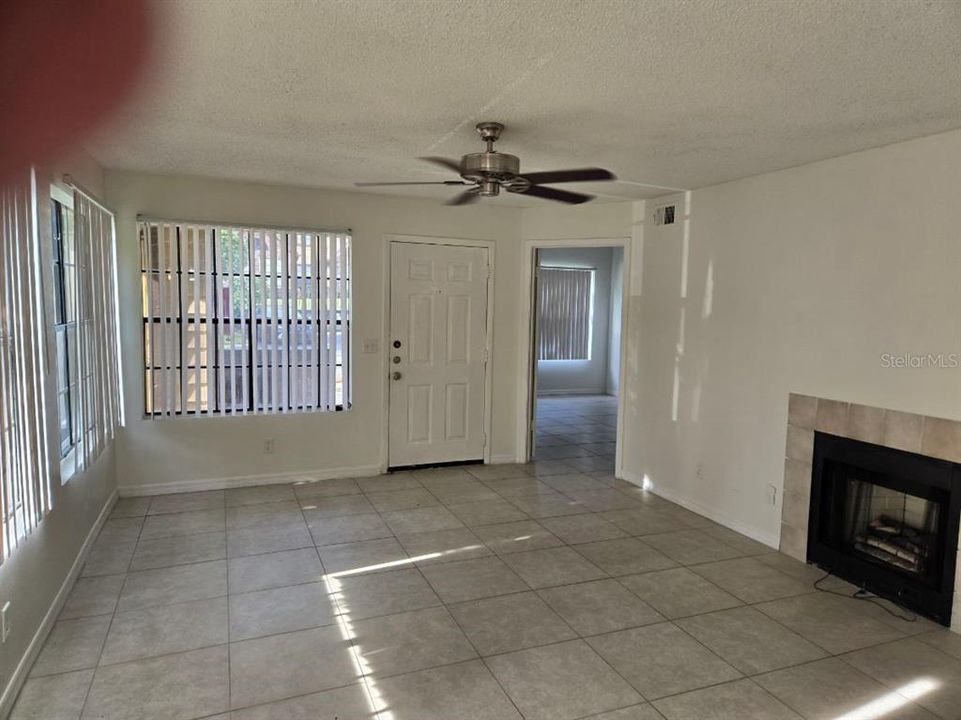 Active With Contract: $1,600 (2 beds, 2 baths, 893 Square Feet)