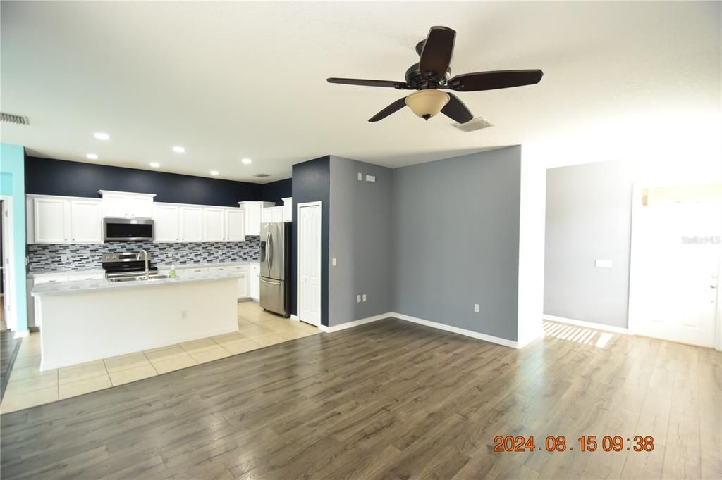 For Rent: $2,195 (4 beds, 2 baths, 1821 Square Feet)