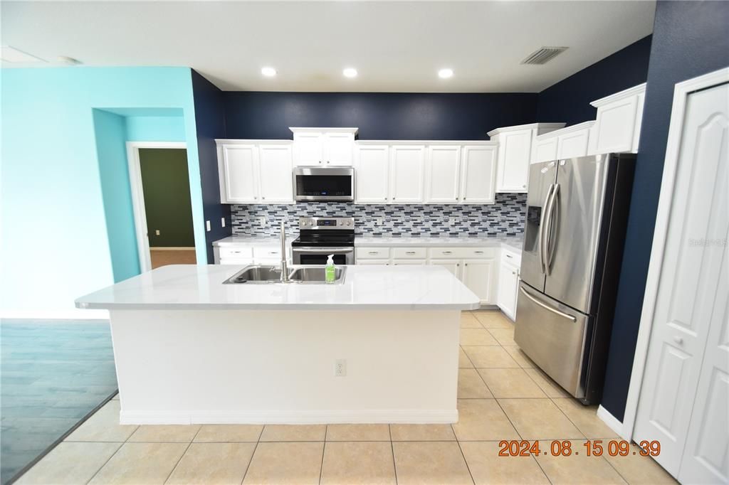 For Rent: $2,195 (4 beds, 2 baths, 1821 Square Feet)