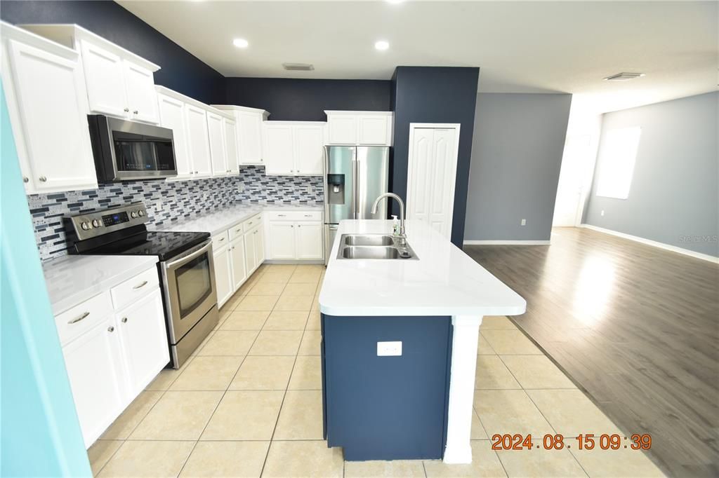 For Rent: $2,195 (4 beds, 2 baths, 1821 Square Feet)