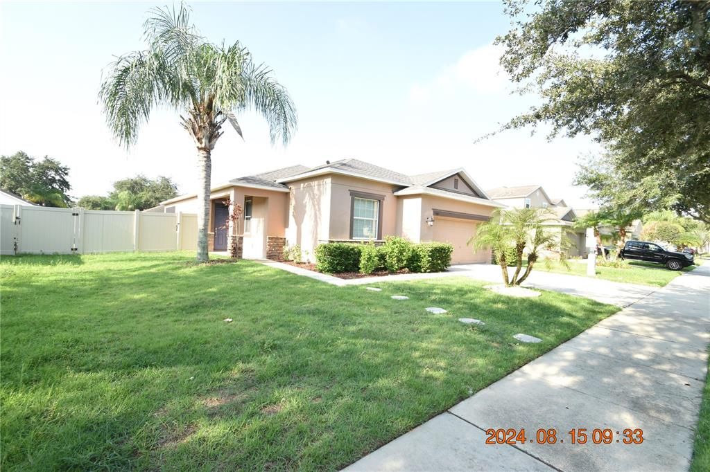 For Rent: $2,195 (4 beds, 2 baths, 1821 Square Feet)