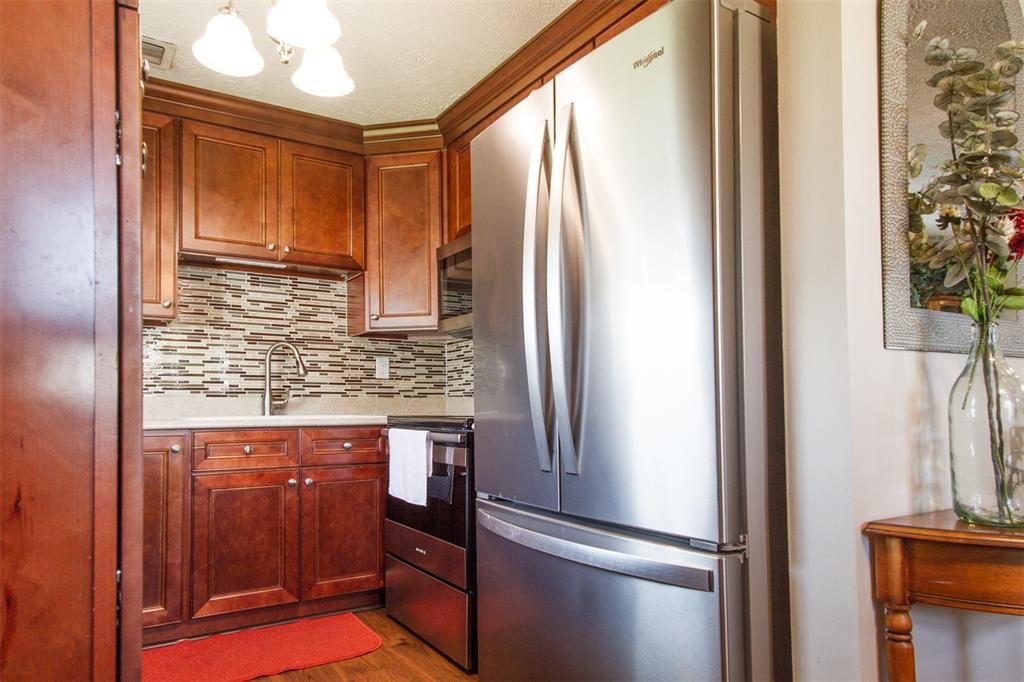 For Sale: $179,900 (2 beds, 2 baths, 984 Square Feet)