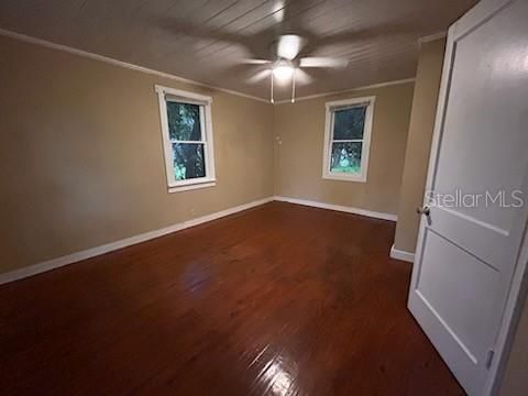 For Sale: $129,900 (2 beds, 1 baths, 872 Square Feet)