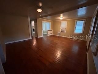 For Sale: $129,900 (2 beds, 1 baths, 872 Square Feet)