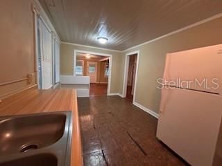 For Sale: $129,900 (2 beds, 1 baths, 872 Square Feet)