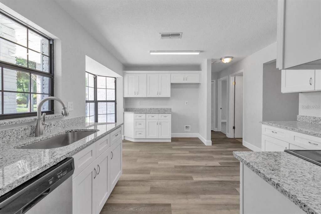 Active With Contract: $336,900 (3 beds, 2 baths, 1719 Square Feet)