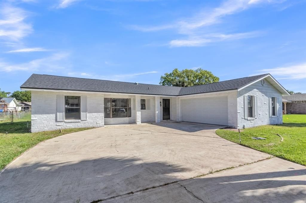 Active With Contract: $336,900 (3 beds, 2 baths, 1719 Square Feet)