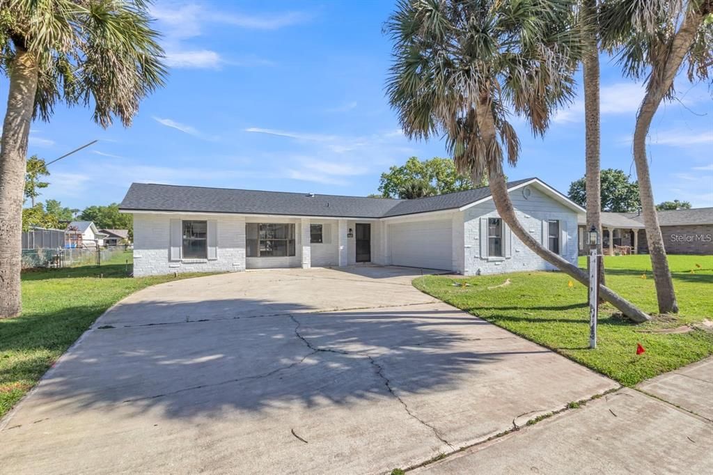 Active With Contract: $336,900 (3 beds, 2 baths, 1719 Square Feet)