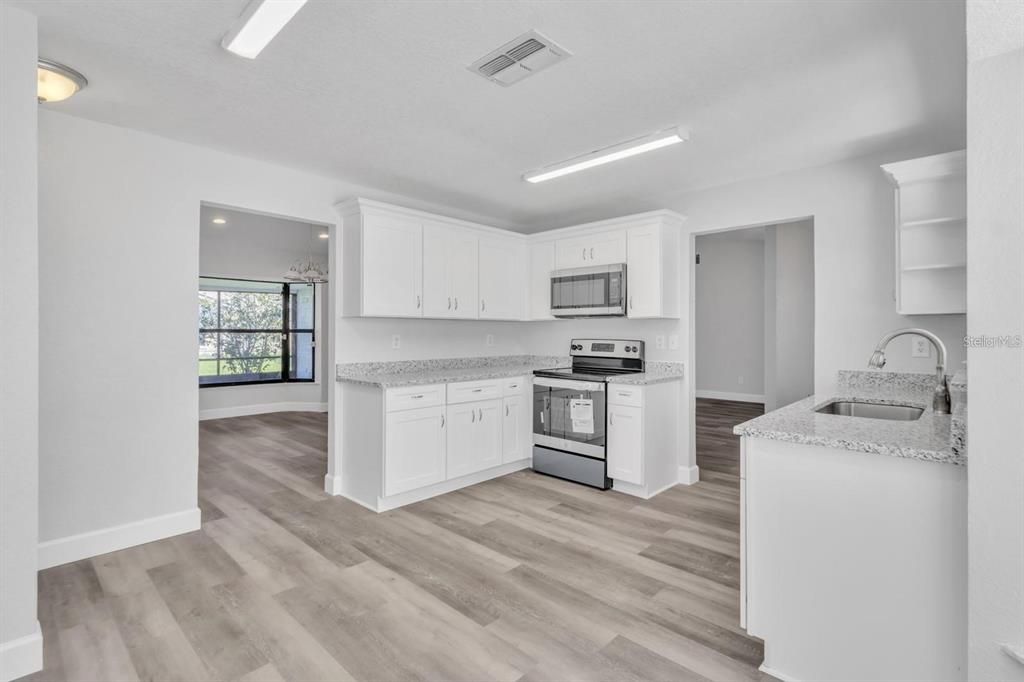 Active With Contract: $336,900 (3 beds, 2 baths, 1719 Square Feet)