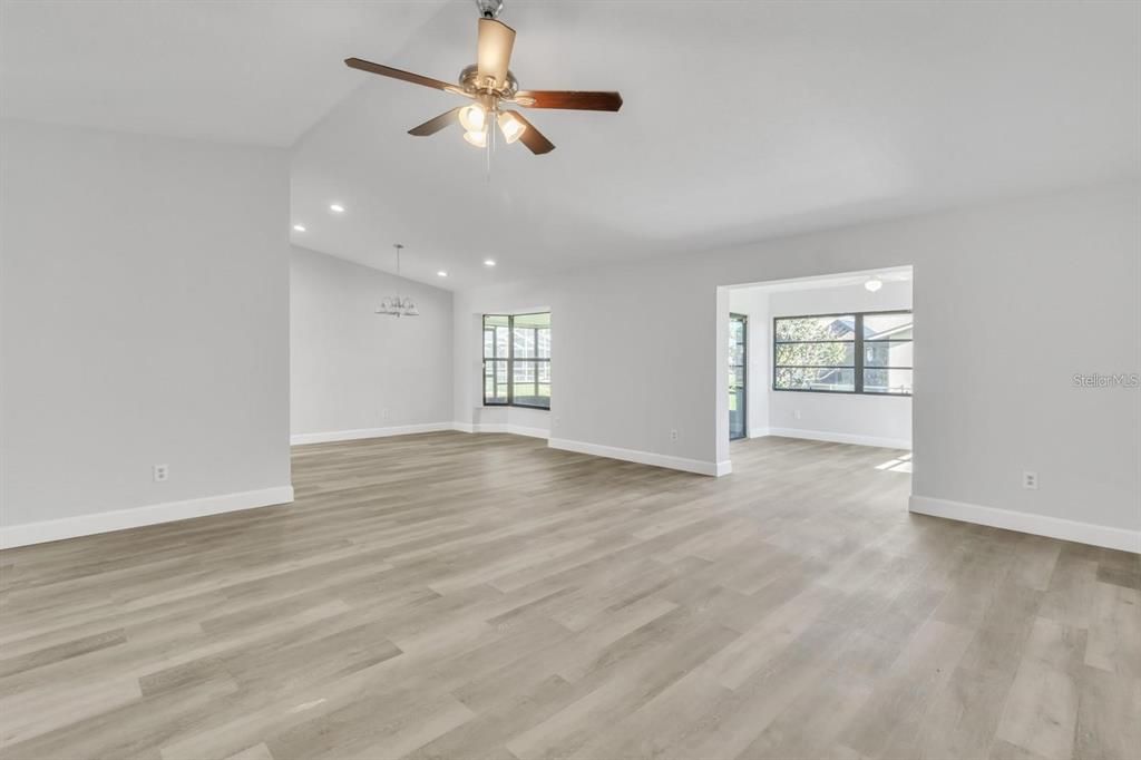 Active With Contract: $336,900 (3 beds, 2 baths, 1719 Square Feet)