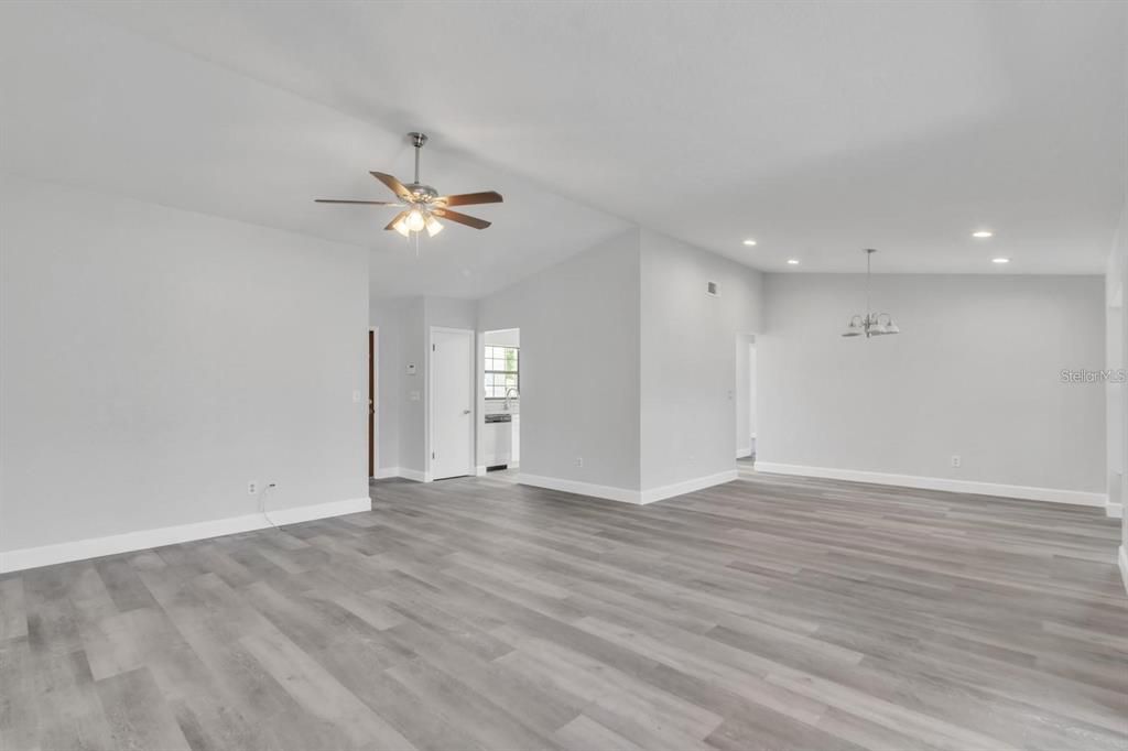 Active With Contract: $336,900 (3 beds, 2 baths, 1719 Square Feet)