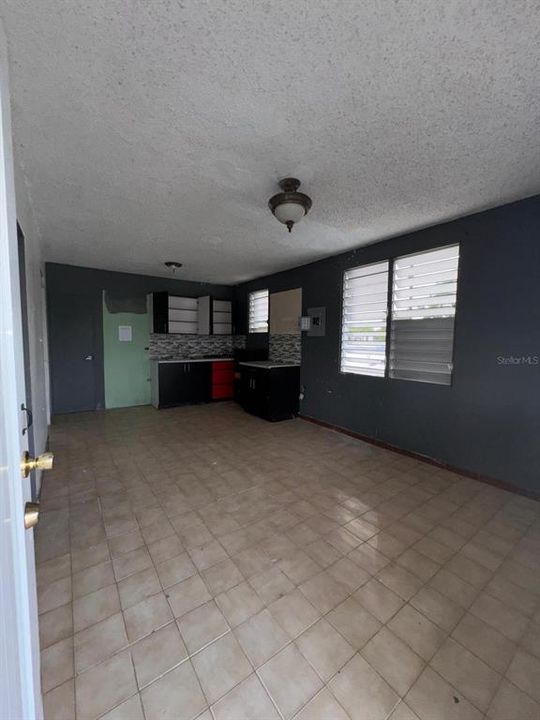 Active With Contract: $82,100 (3 beds, 2 baths, 7940 Square Feet)